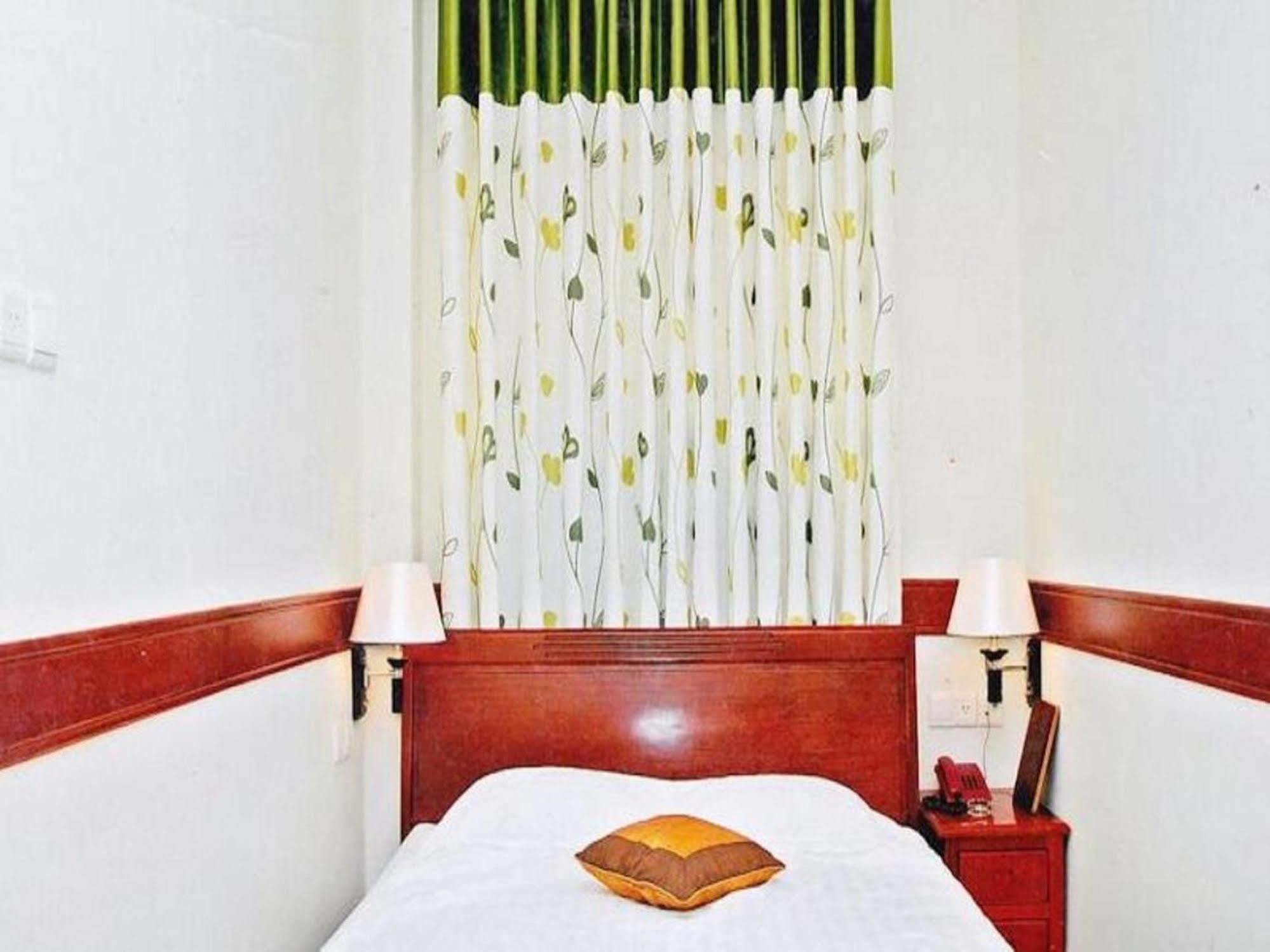 Hoang Thanh Thuy Airport Hotel 1 - Gan Am Thuc Dem Cho Hoang Hoa Tham Ho Či Minovo Město Exteriér fotografie